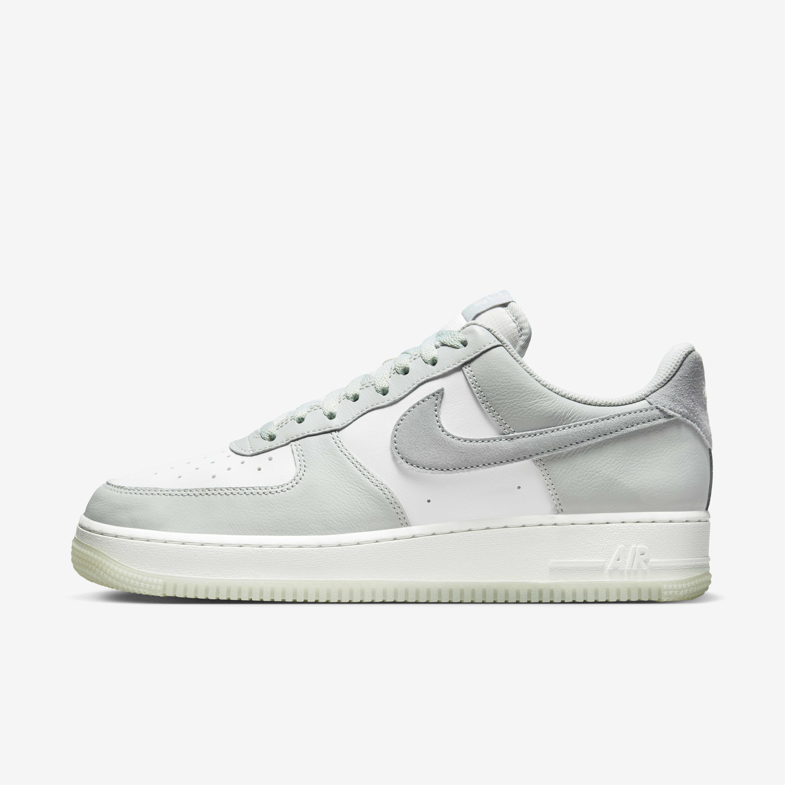 Nike Air Force 1 '07 LV8